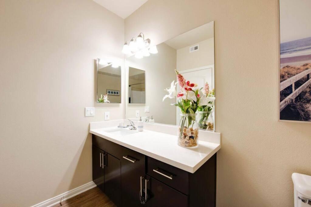 The Nest A Spacious 1 Bedroom Apartment With A Pool View Los Angeles Extérieur photo