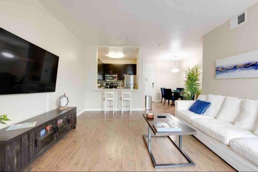 The Nest A Spacious 1 Bedroom Apartment With A Pool View Los Angeles Extérieur photo